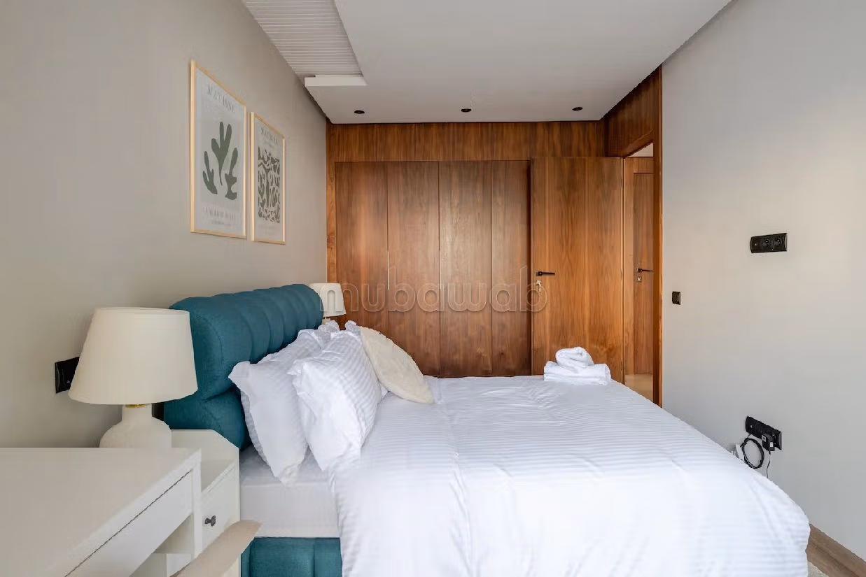 Apartment for rent in Triangle d'Or. Small area 75 m². Caretaker service available, General air conditioning