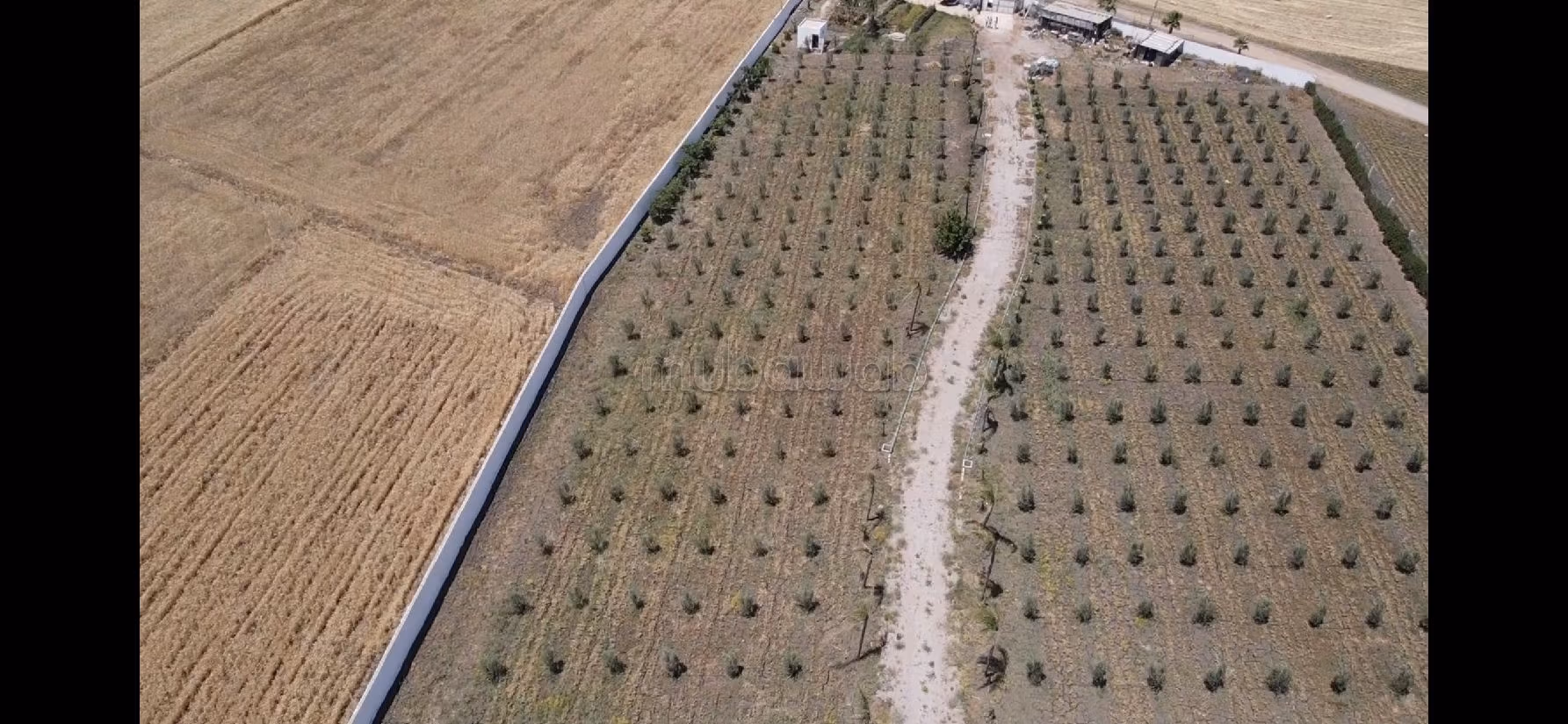 Kopen: boerderijen in Entrée Sud. Oppervlakte 20580 m². Beveiligingssysteem. 