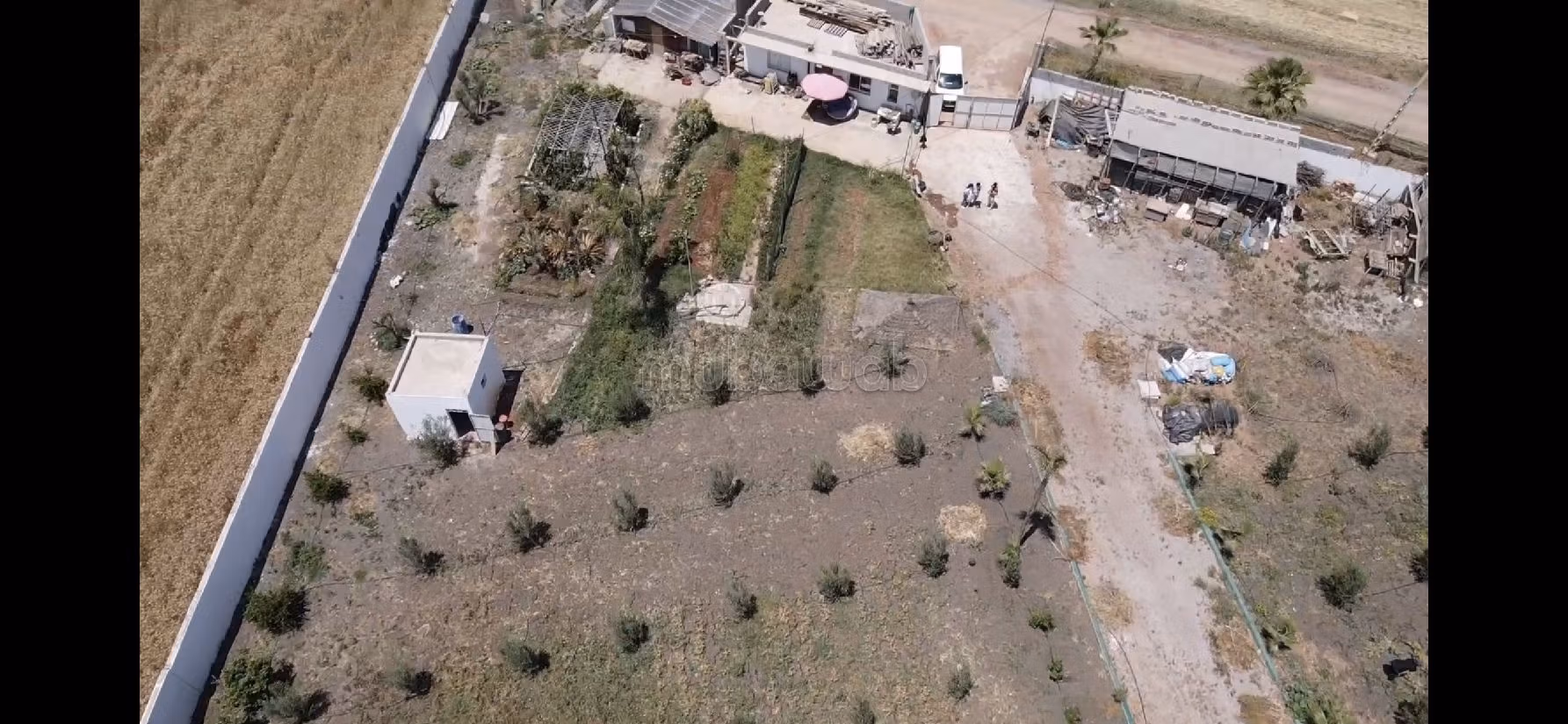 Kopen: boerderijen in Entrée Sud. Oppervlakte 20580 m². Beveiligingssysteem. 