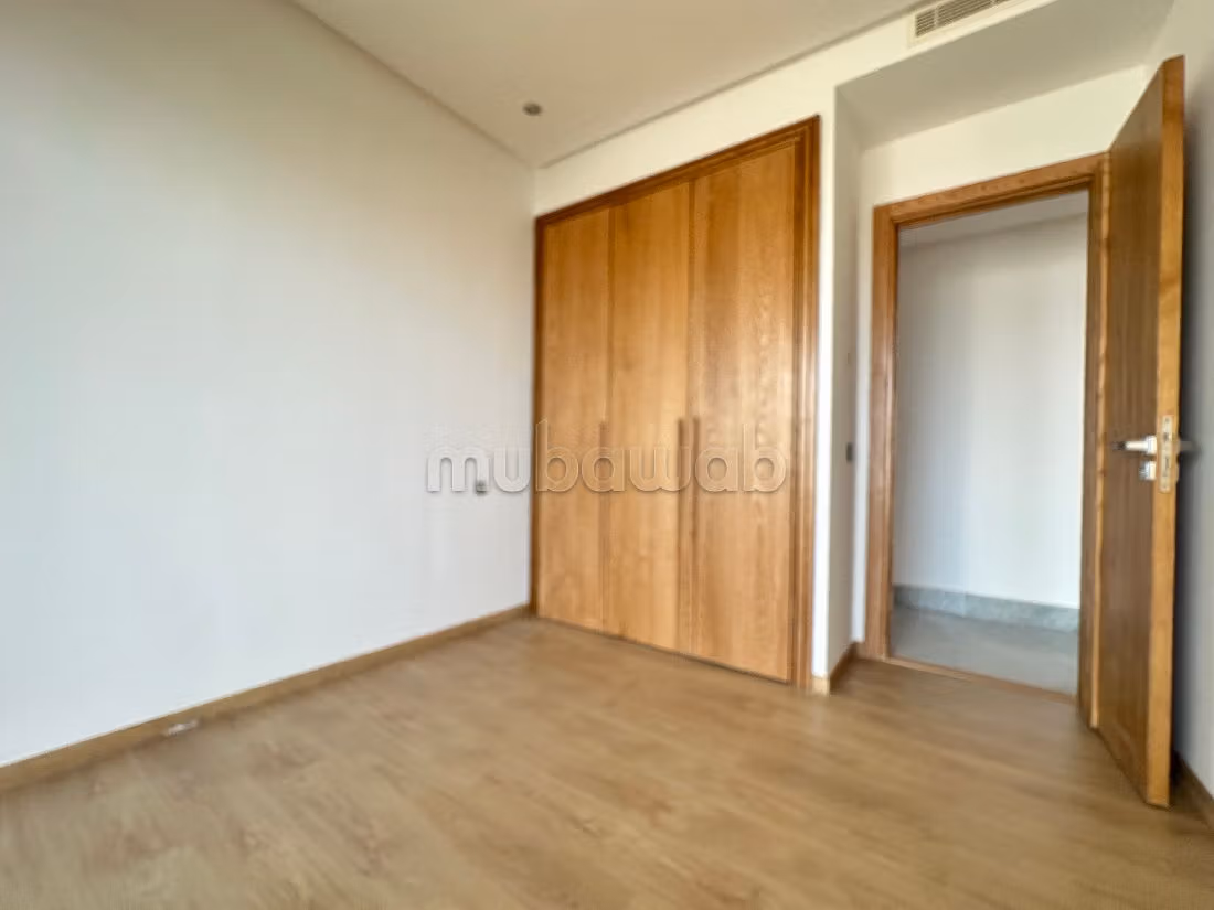 Magnífico piso en alquiler en Casablanca Finance City. 3 bonitas habitaciones. Con ascensor y terraza.