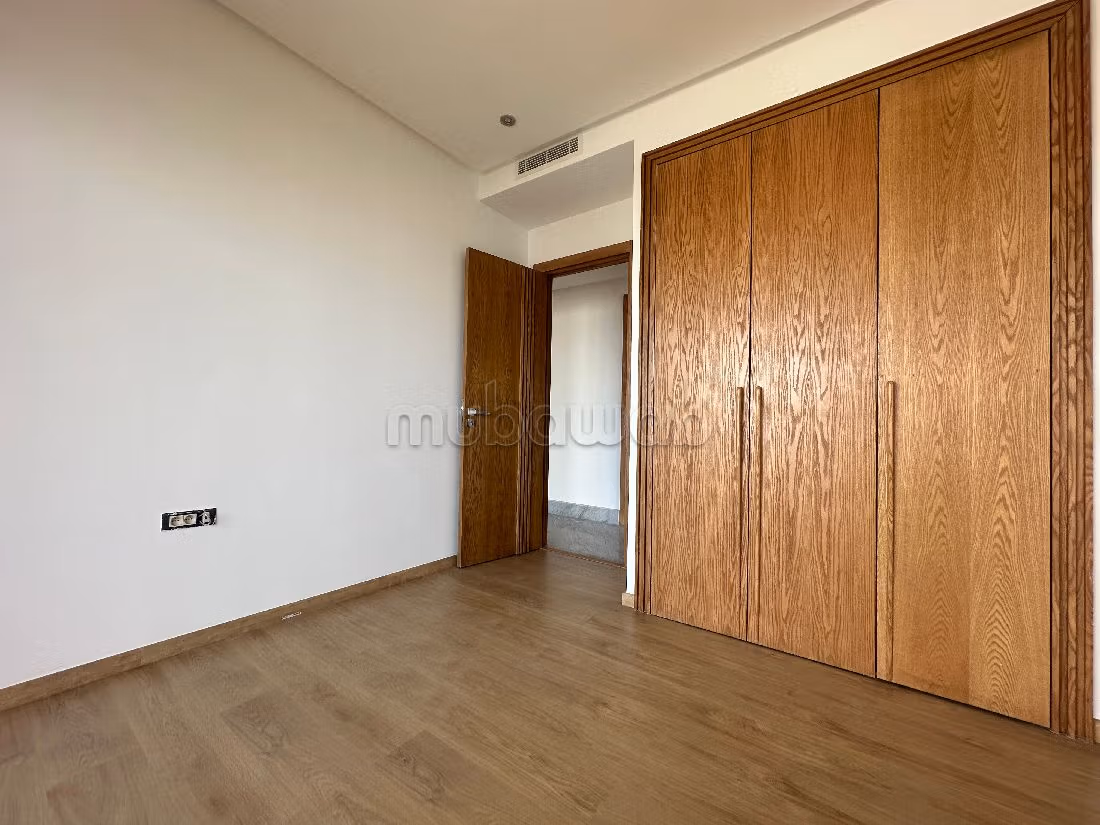 Magnífico piso en alquiler en Casablanca Finance City. 3 bonitas habitaciones. Con ascensor y terraza.