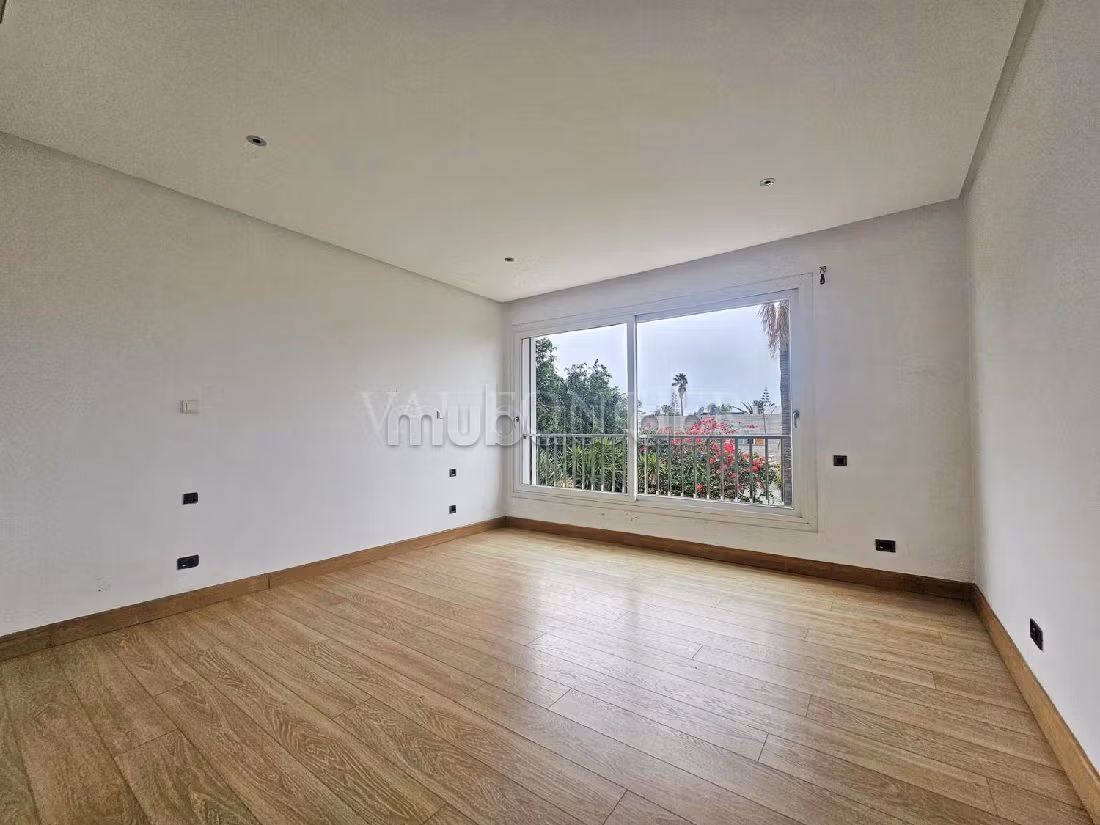 Luxury villa for rent in CIL Hay Salam. Area of 1000 m². Working fireplace, Property with swimming pool