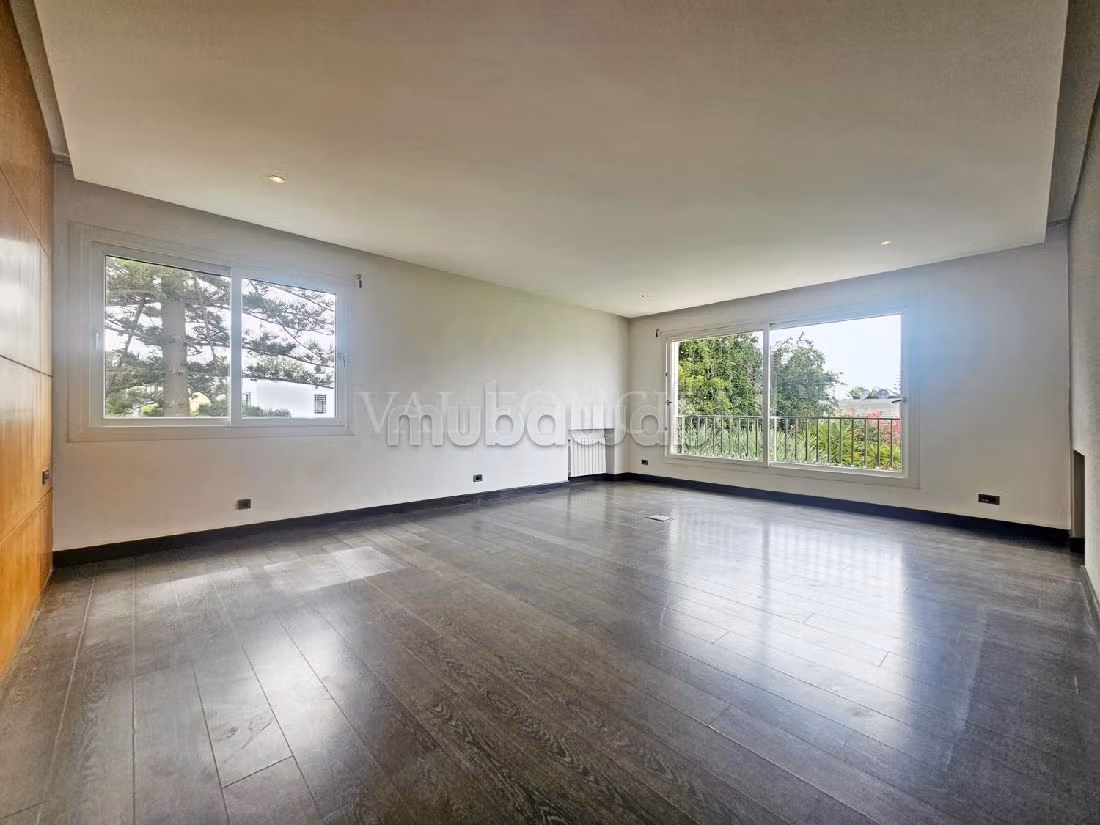 Luxury villa for rent in CIL Hay Salam. Area of 1000 m². Working fireplace, Property with swimming pool