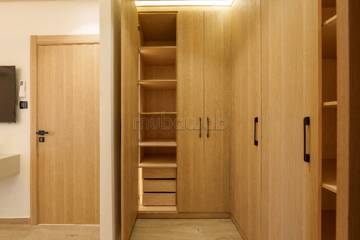 Find an apartment to buy. Large area 79 m². 