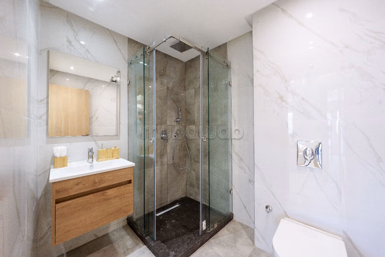 Find an apartment to buy. Large area 79 m². 