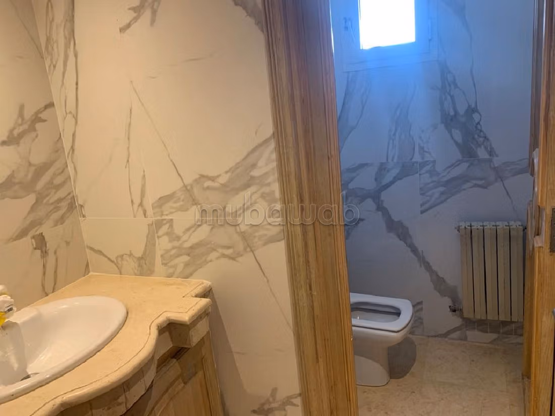 Luxury Villa for rent in Ain Diab. Large area 600 m². Swimming pool and caretaker service.