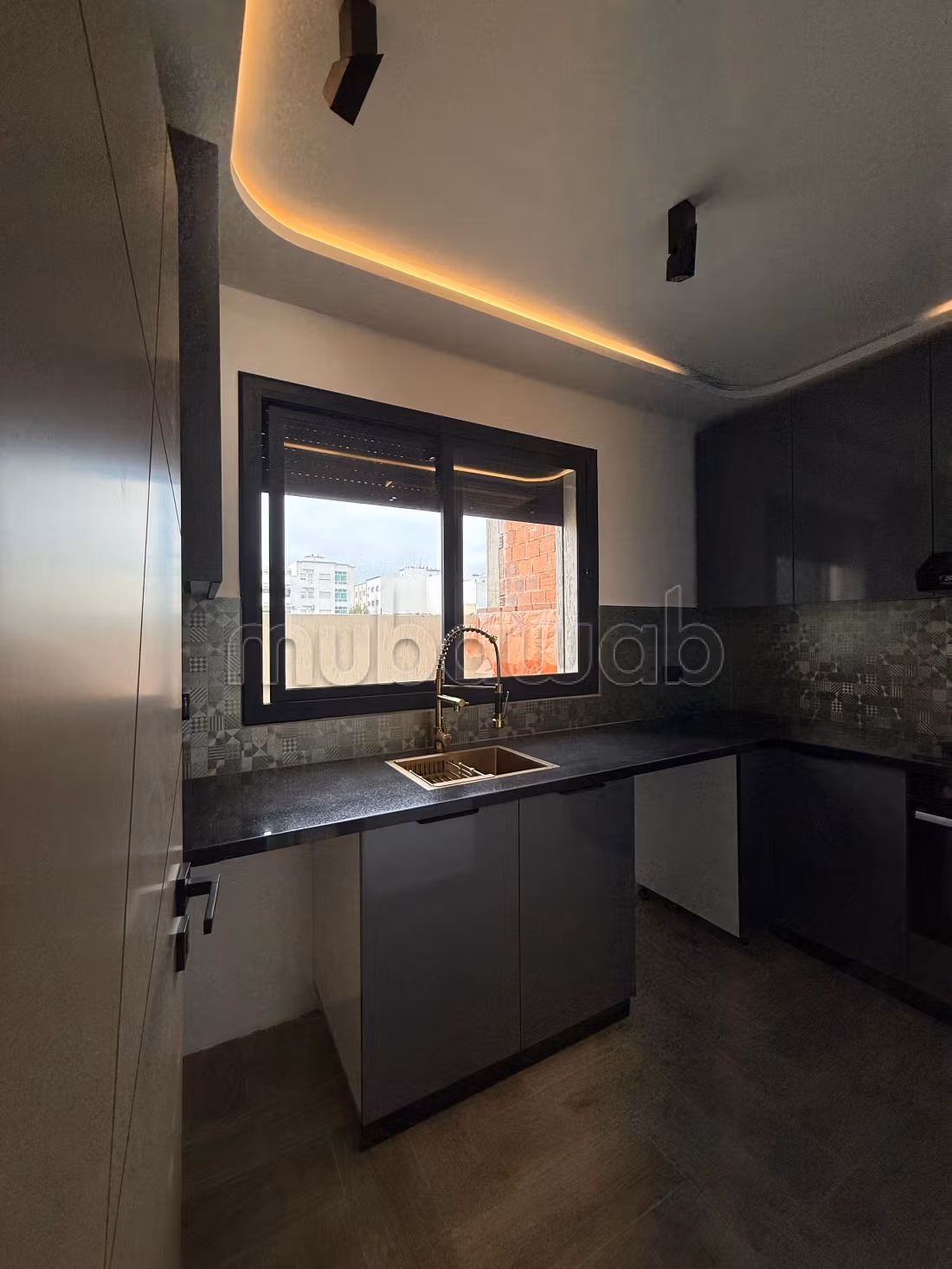 Splendido appartamento da acquistare. 3 camere da letto. Giardino, terrazzo.