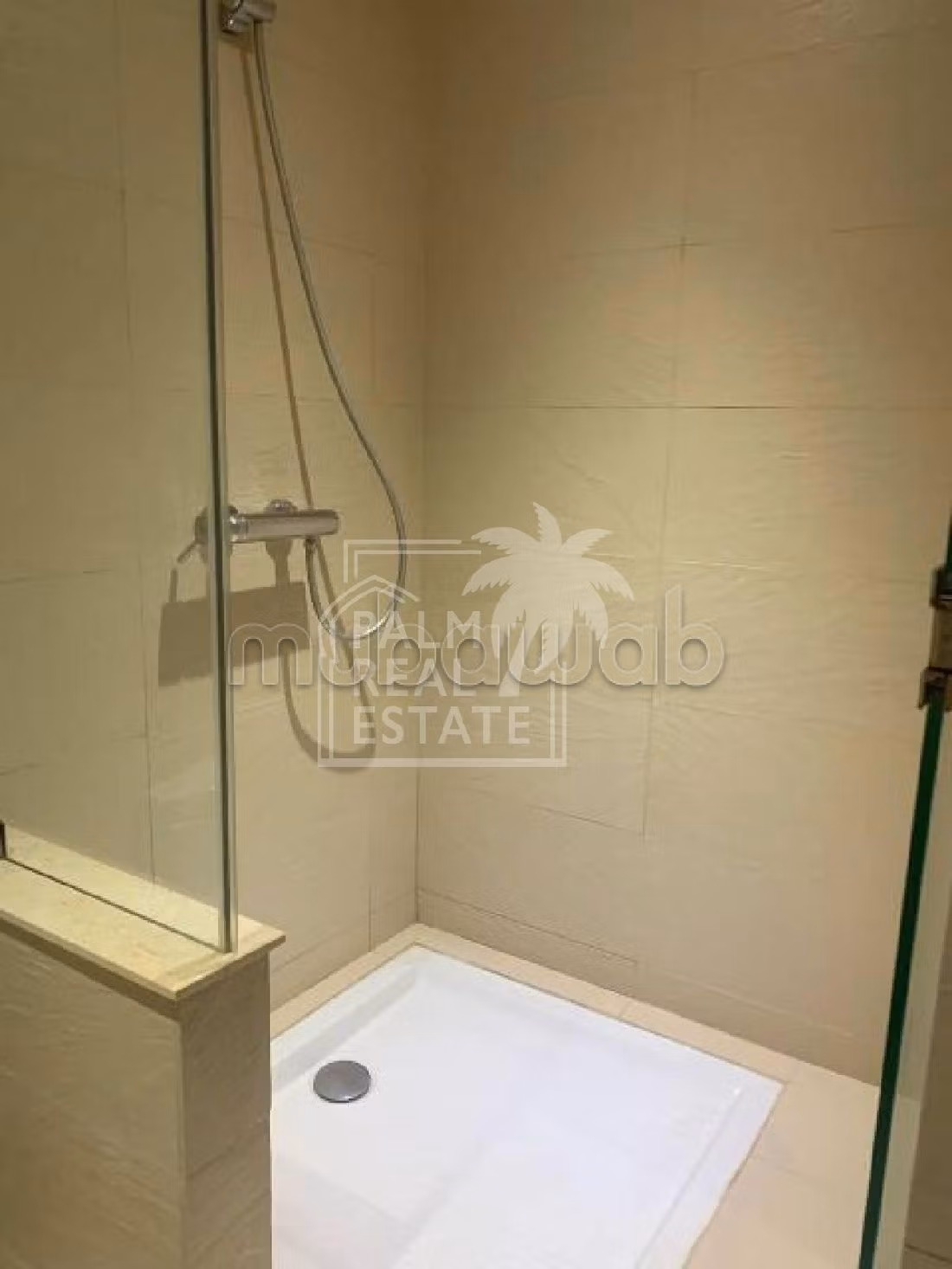 Apartment for sale in Racine. Dimension 149 m². Carpark and terrace