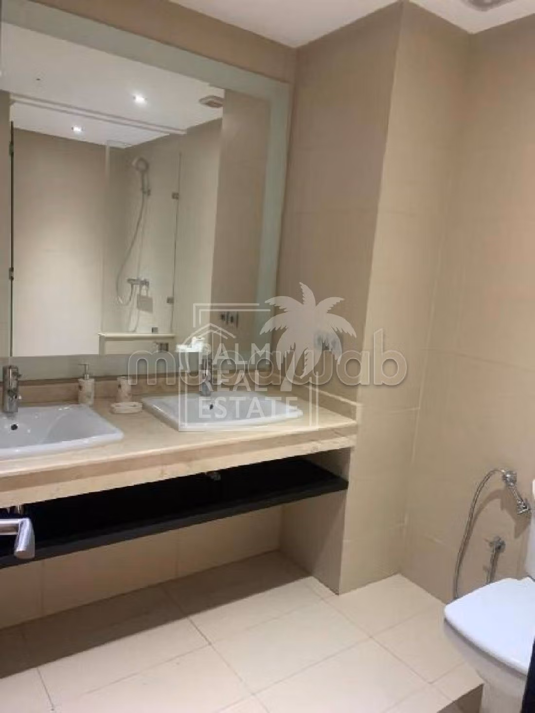 Apartment for sale in Racine. Dimension 149 m². Carpark and terrace