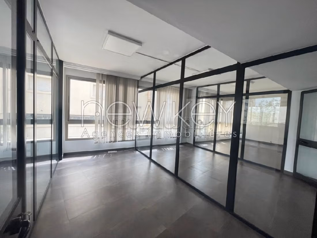Bureau A4 à louer au Lac 2