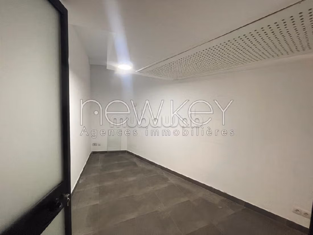 Bureau A4 à louer au Lac 2