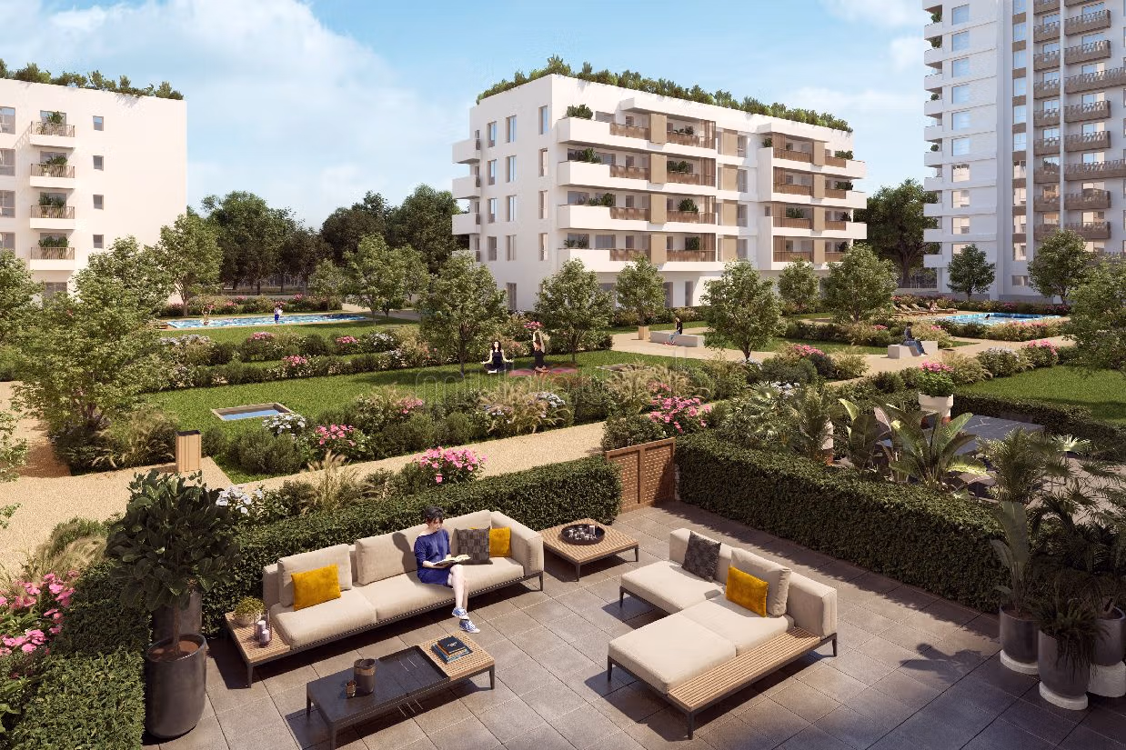 شقة جميلة للبيع. 3 غرف جميلة. شرفة جميلة وحديقة