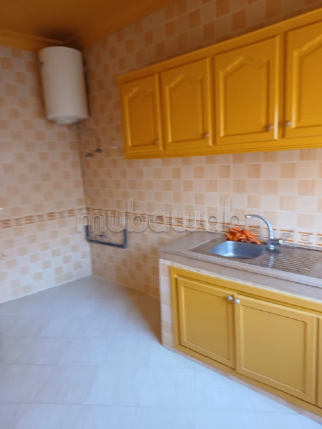 Bonito piso en venta en Garage Allal. 1 bonita habitación. Salón con decoración europea. 