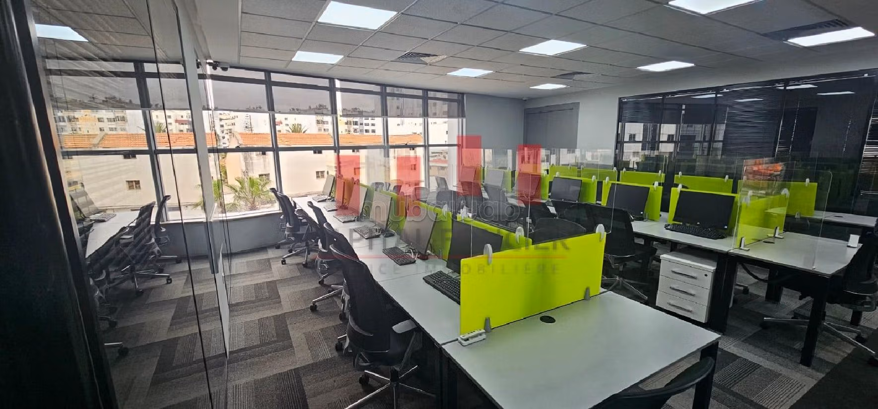 Offices for rent in Port. Small area 680 m². Parking spaces and terrace