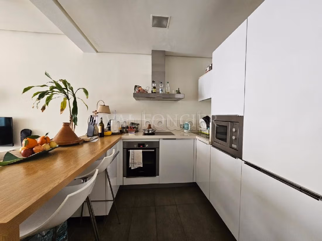 Location magnifique appartement meublé moderne avec balcon et vue mer à Anfa Place