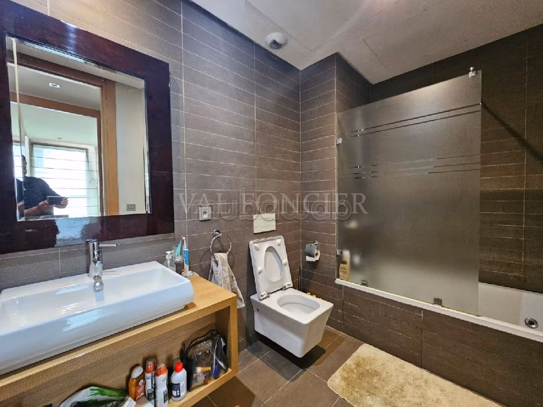 Location magnifique appartement meublé moderne avec balcon et vue mer à Anfa Place