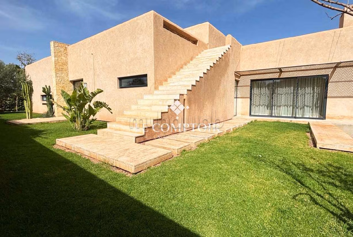 High quality villa for sale in Route Amizmiz. 4 large rooms. Furnishings. 