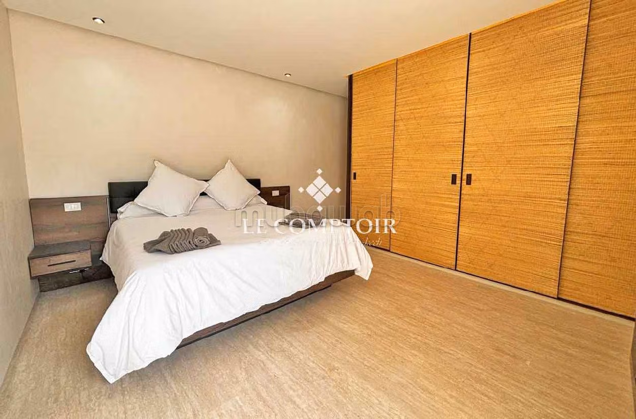 High quality villa for sale in Route Amizmiz. 4 large rooms. Furnishings. 