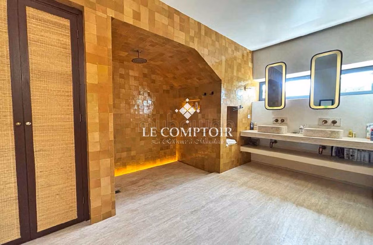 High quality villa for sale in Route Amizmiz. 4 large rooms. Furnishings. 