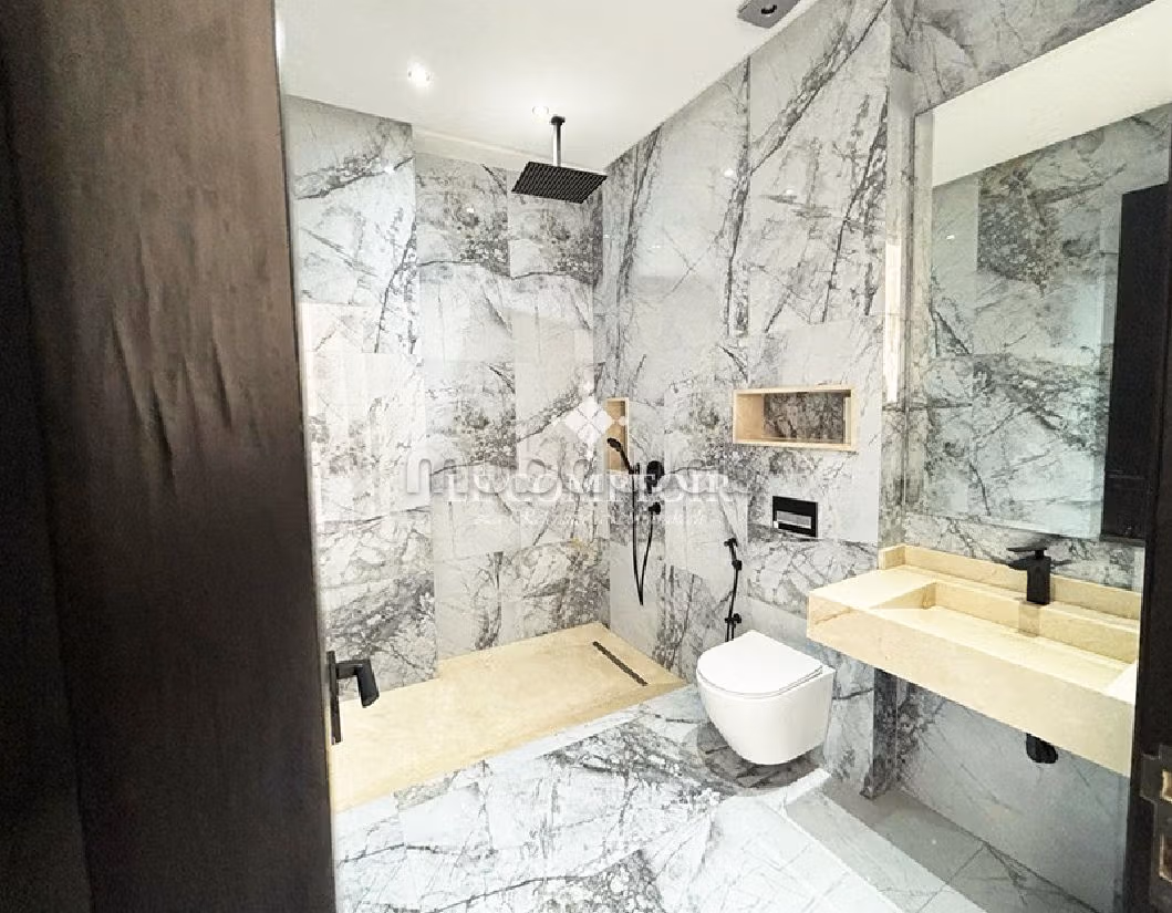 Nu te huur: villa's en luxe woningen in Route de Tahanaout. 5 Ruimtes. Volledig gemeubileerd. 