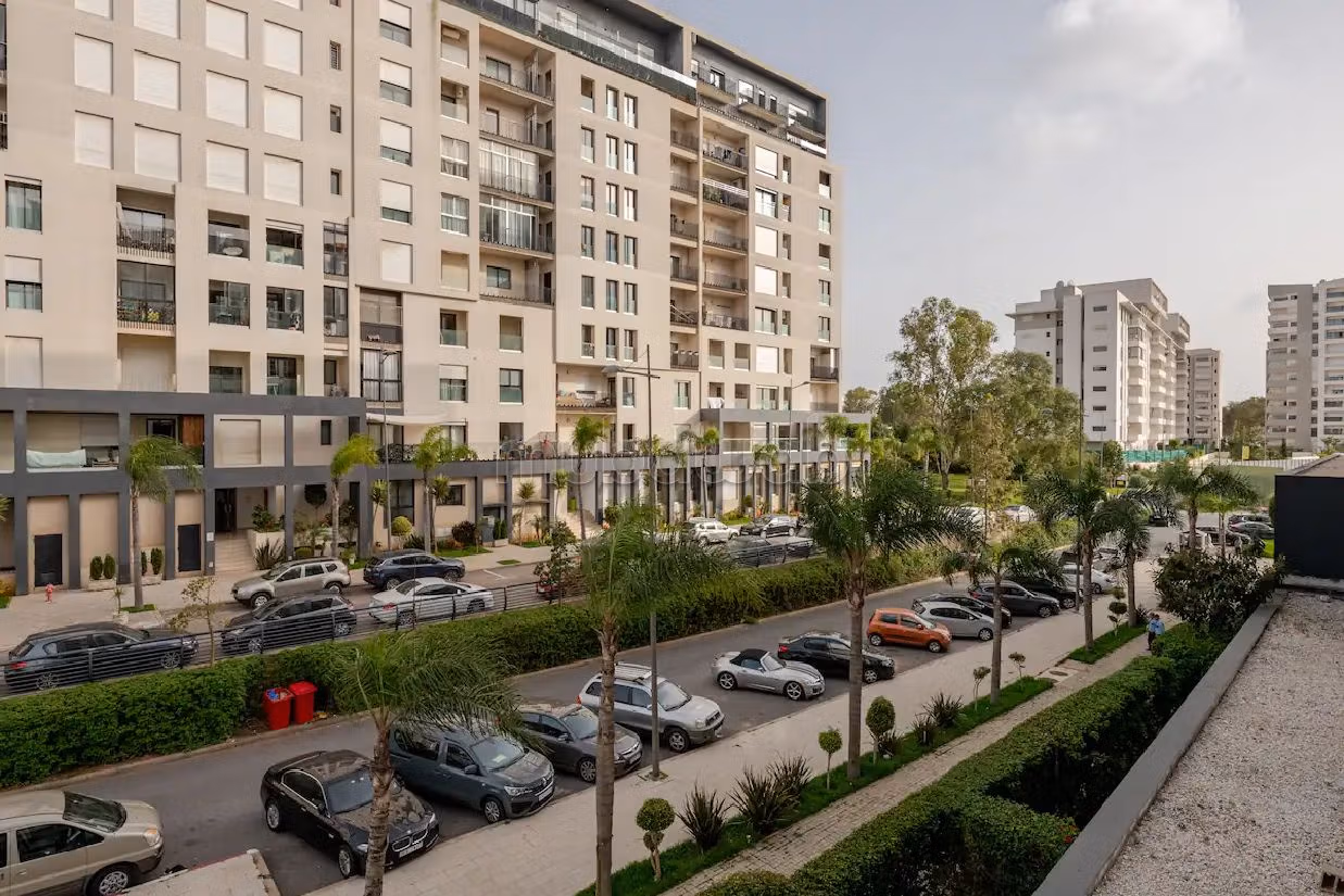 Appartementen te huur in Riyad. 3 Slaapkamers. Satellietschotel en beveiligingssysteem