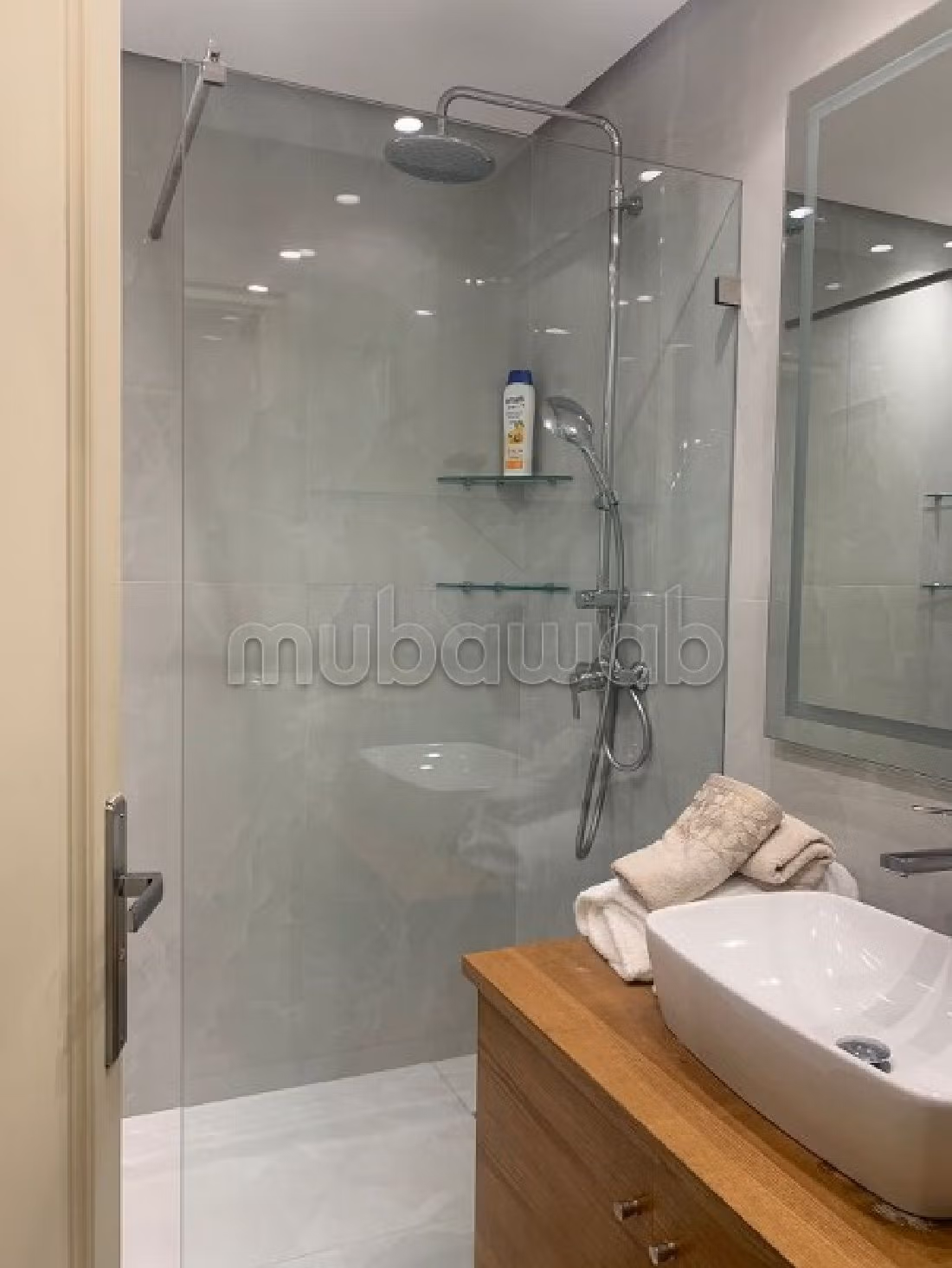 Rent an apartment in Racine. 2 beautiful rooms. Lift. 