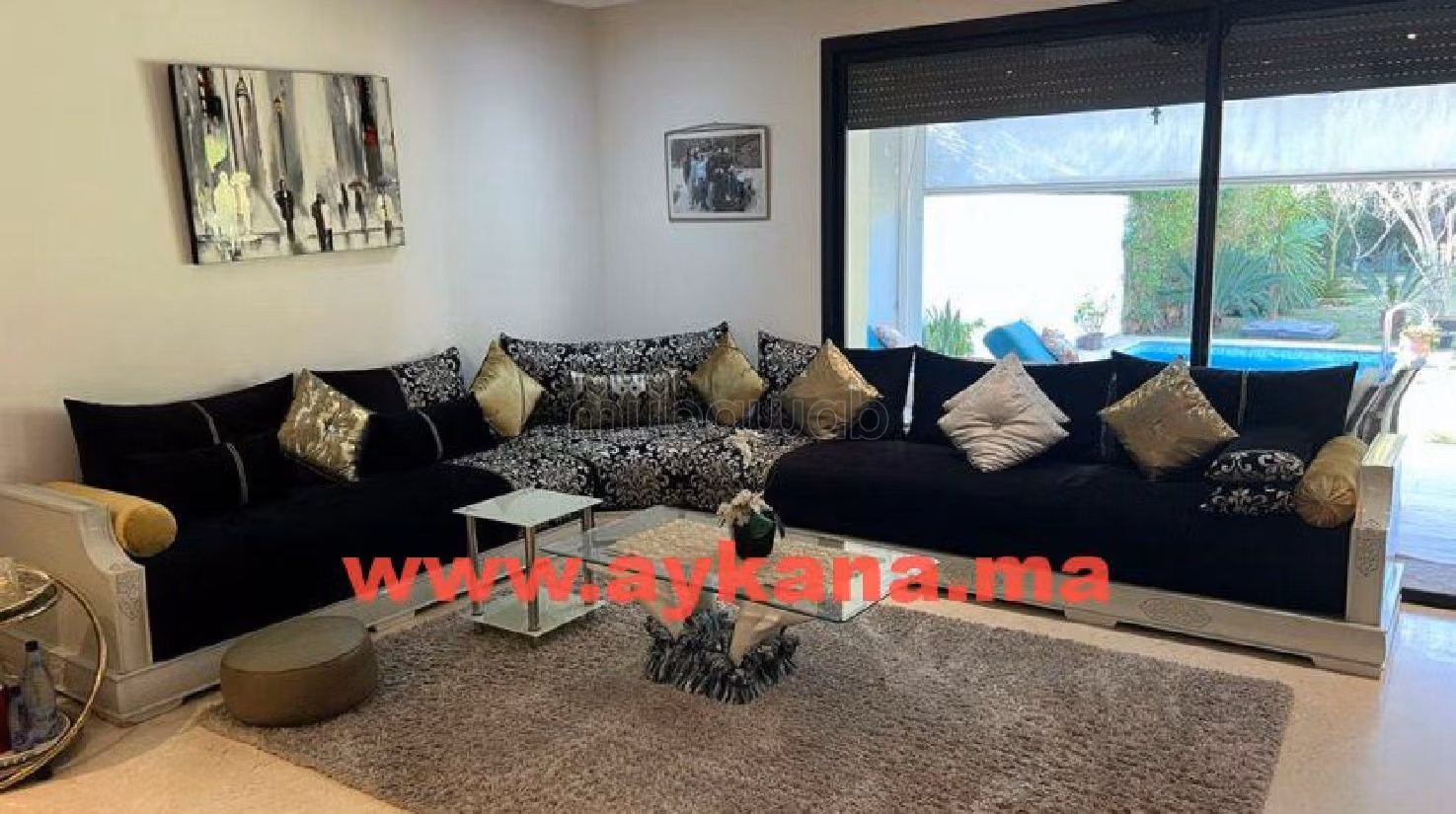 In de verhuur: villa's en luxe woningen. Totale oppervlakte 500 m². Volledig gemeubileerd. 