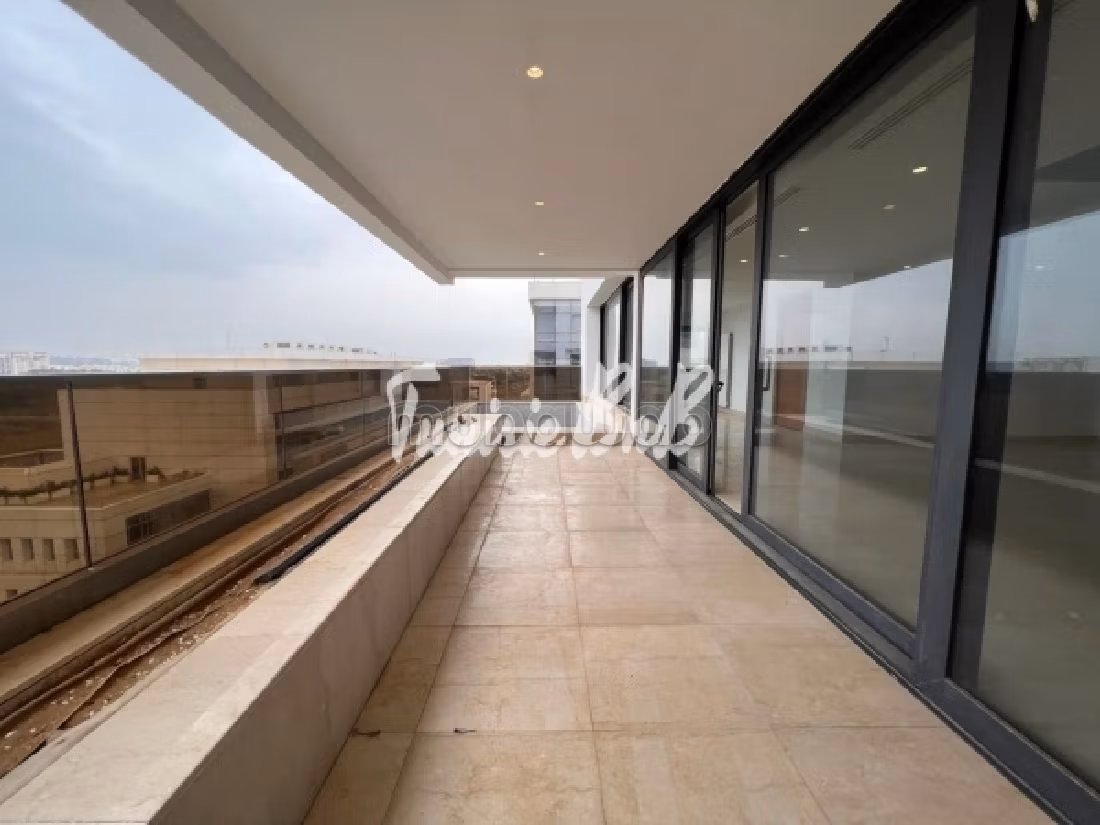 Lovely apartment for rent in Les Berges Du Lac 2. 4 beautiful rooms. Equipped kitchen. 