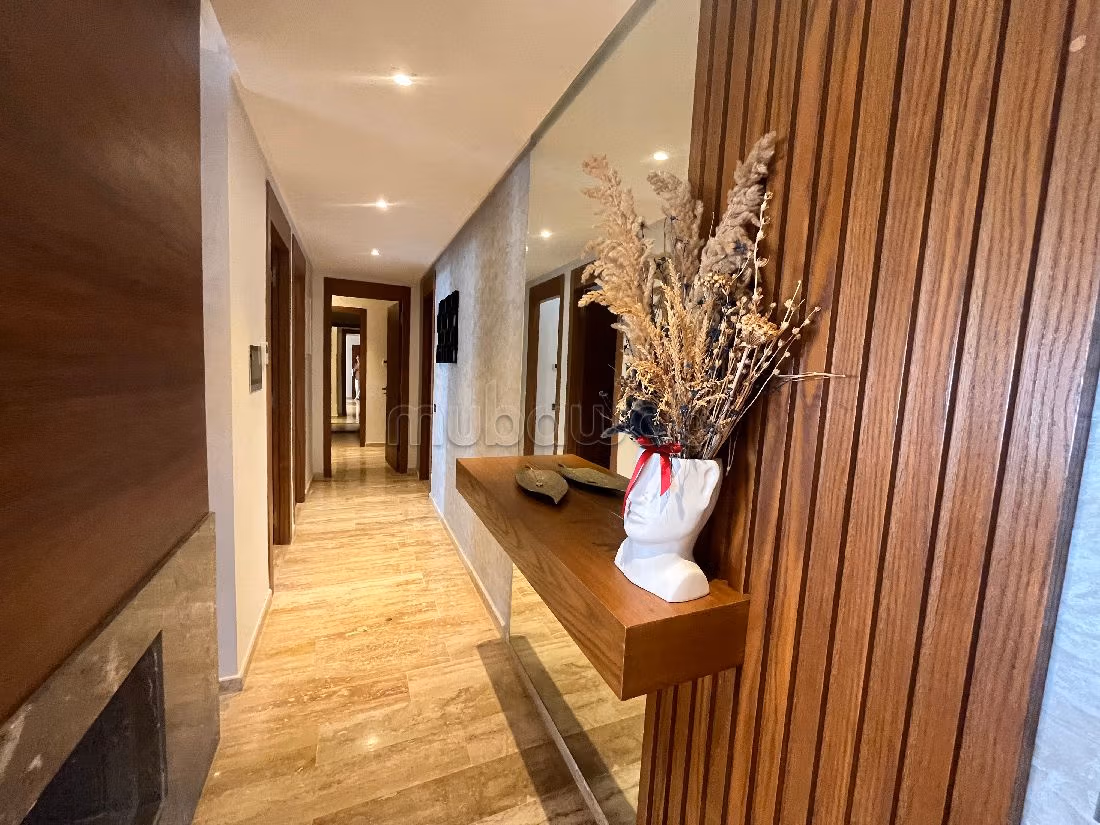 Affitto di uno splendido appartamento. Superficie totale 114 m². Con camino e aria condizionata. 