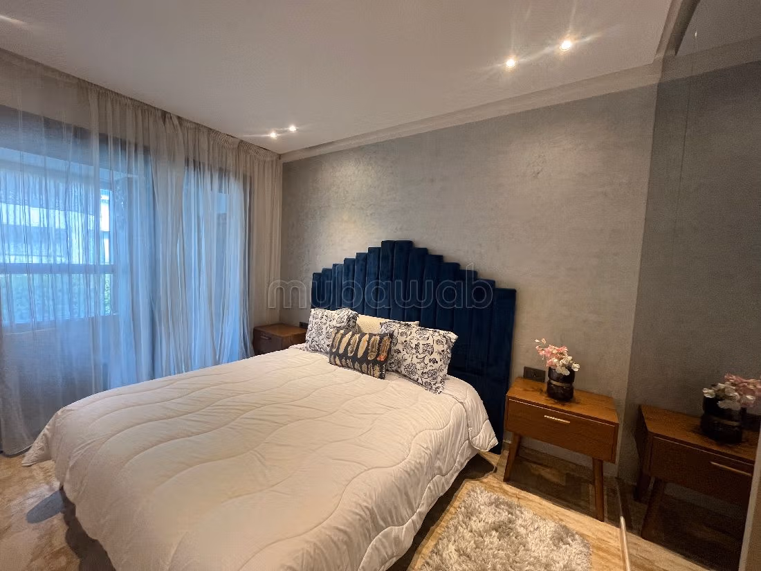 Affitto di uno splendido appartamento. Superficie totale 114 m². Con camino e aria condizionata. 