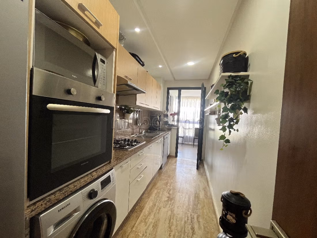 Affitto di uno splendido appartamento. Superficie totale 114 m². Con camino e aria condizionata. 