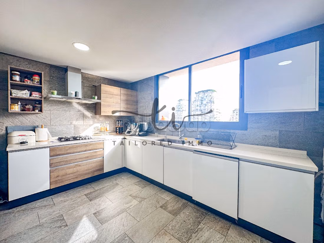 Piso en alquiler en Casablanca Finance City. 3 bonitas habitaciones. Armarios.