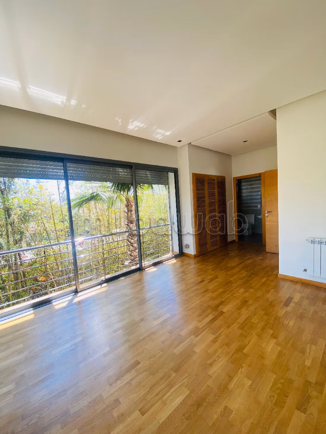 Magnifica casa di lusso in affitto a Ain Diab. 8 ampi locali. Piscina e camino. 
