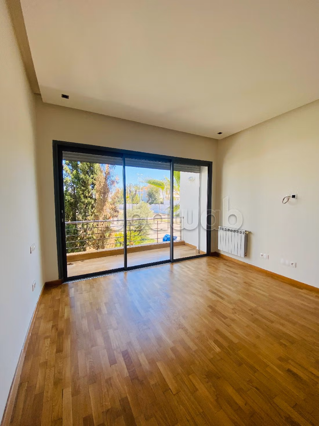 Magnifica casa di lusso in affitto a Ain Diab. 8 ampi locali. Piscina e camino. 