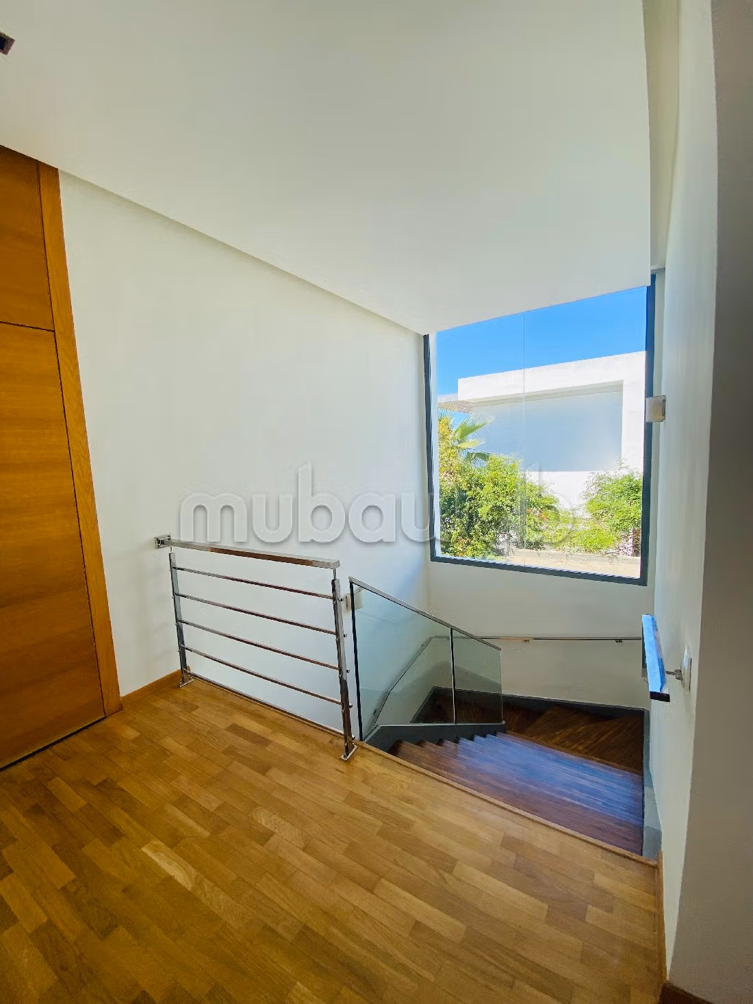 Magnifica casa di lusso in affitto a Ain Diab. 8 ampi locali. Piscina e camino. 