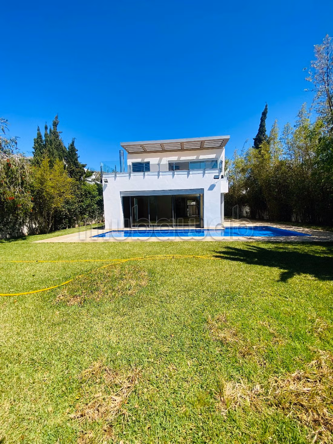 Magnifica casa di lusso in affitto a Ain Diab. 8 ampi locali. Piscina e camino. 