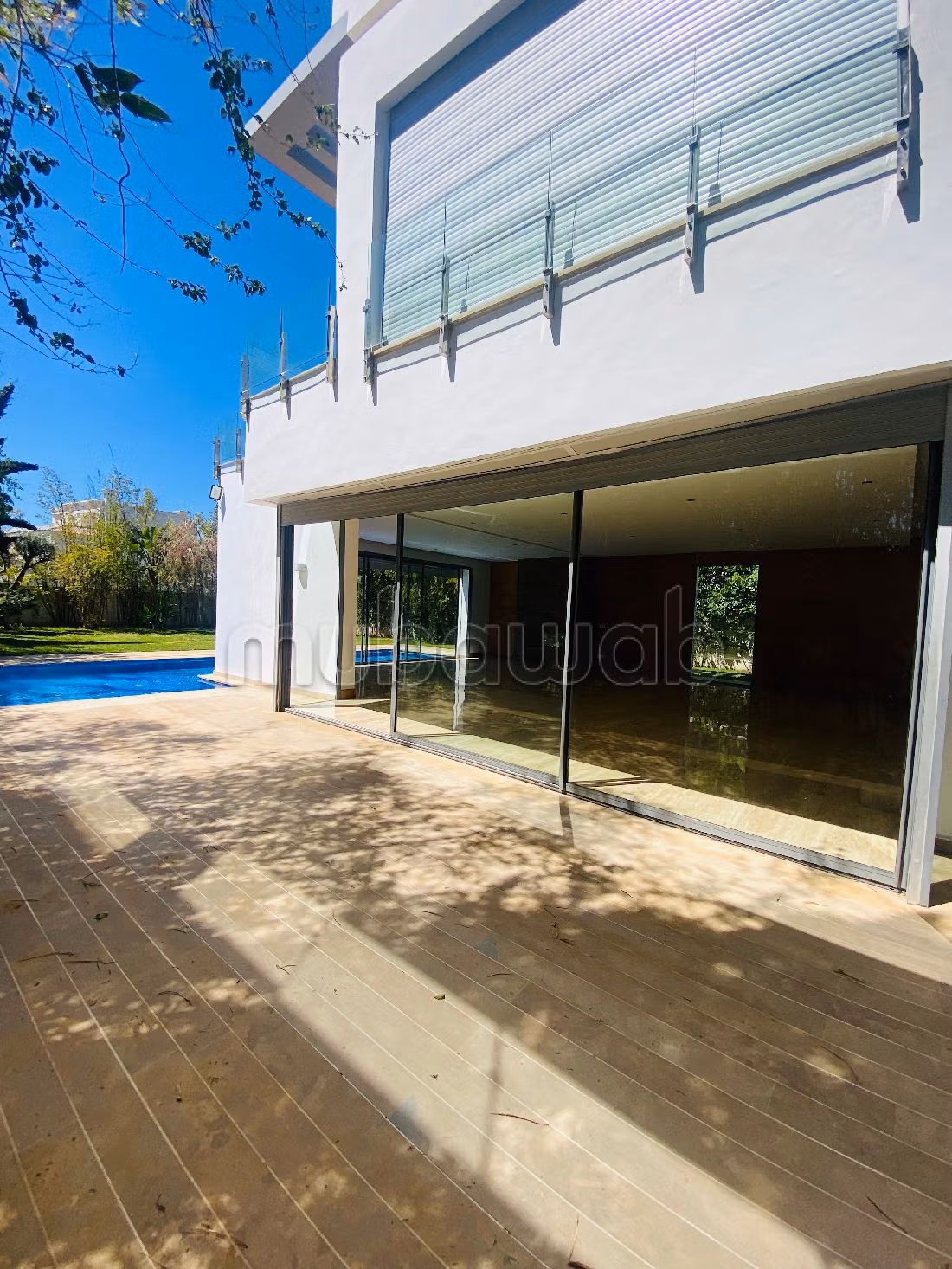 Magnifica casa di lusso in affitto a Ain Diab. 8 ampi locali. Piscina e camino. 