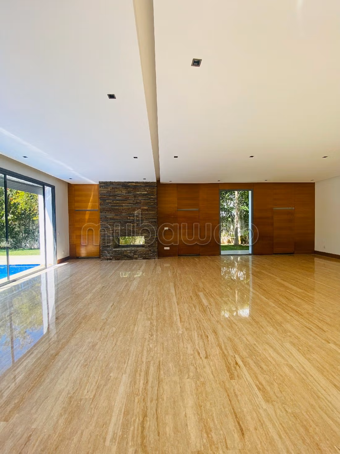 Magnifica casa di lusso in affitto a Ain Diab. 8 ampi locali. Piscina e camino. 