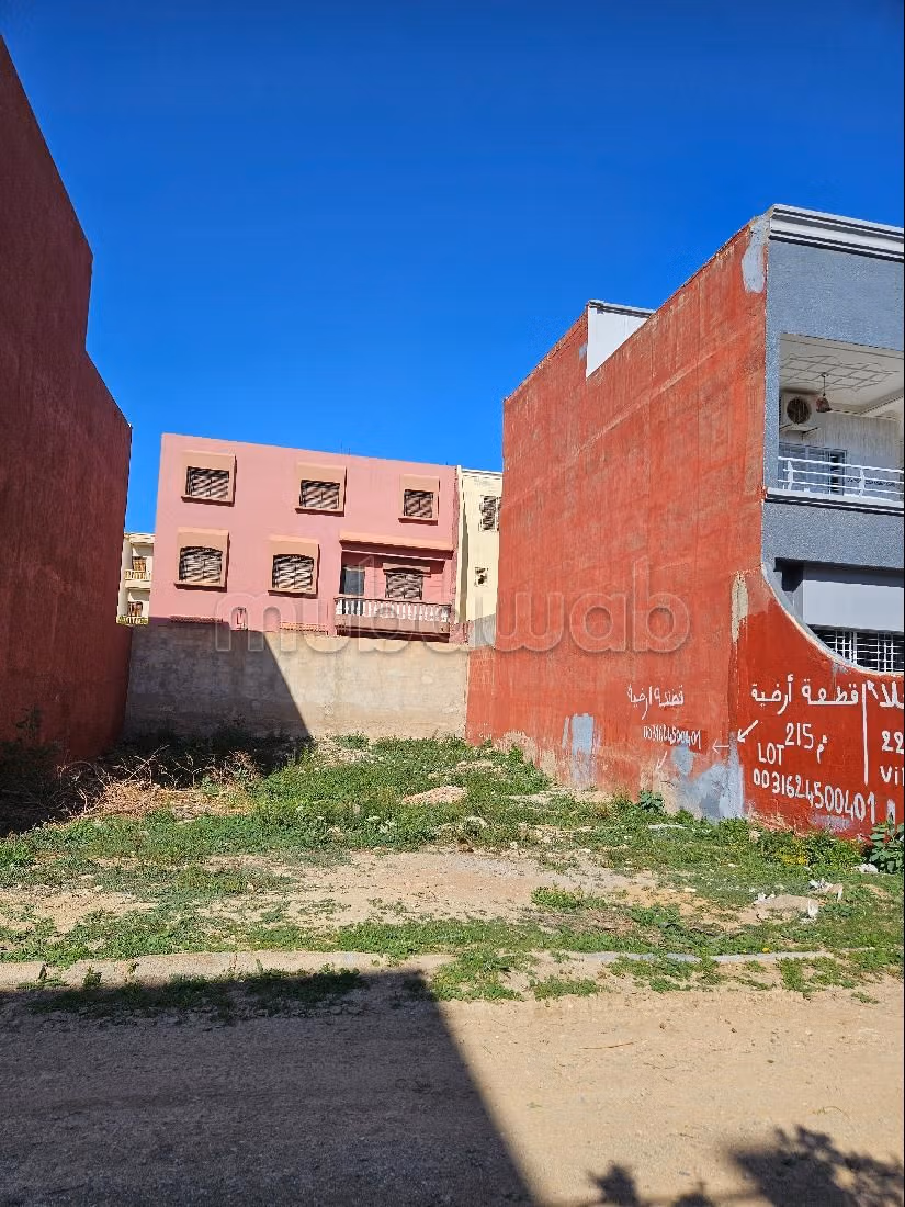 فيلا جميلة للبيع بالسعيدية.8 غرف جميلة. باب متين ومدفئة مركزية