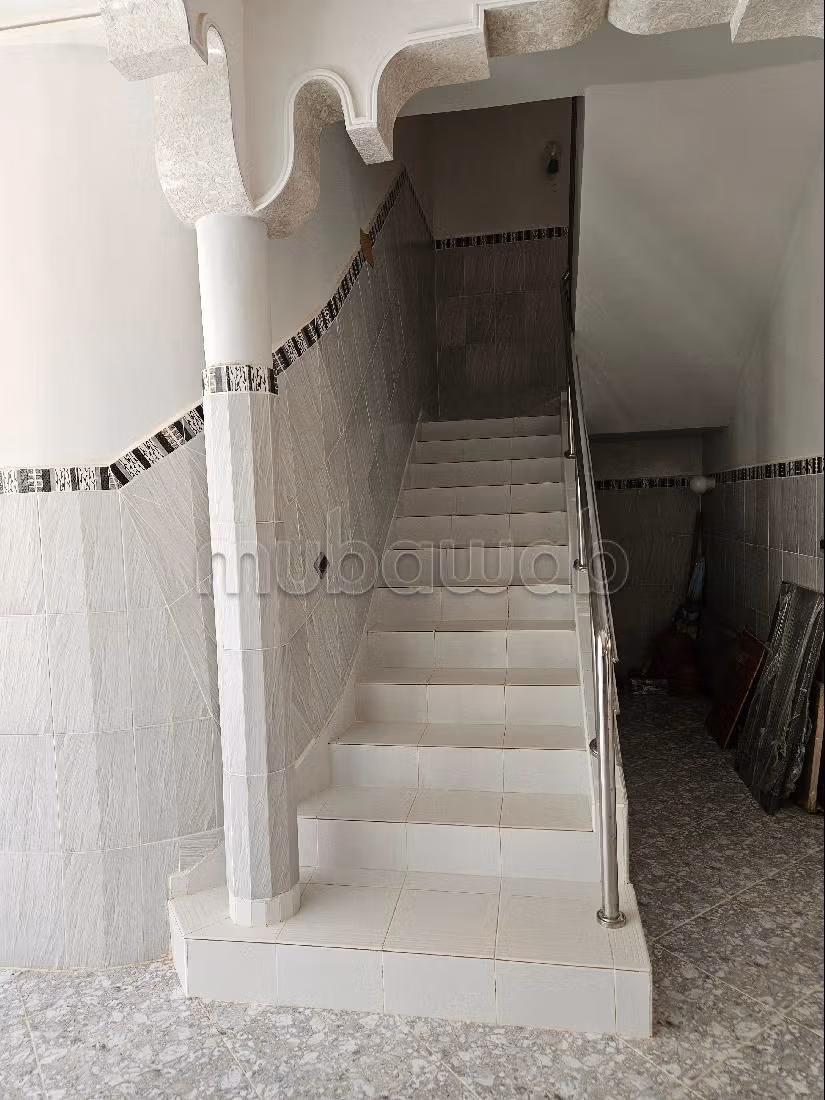 فيلا جميلة للبيع بالسعيدية.8 غرف جميلة. باب متين ومدفئة مركزية