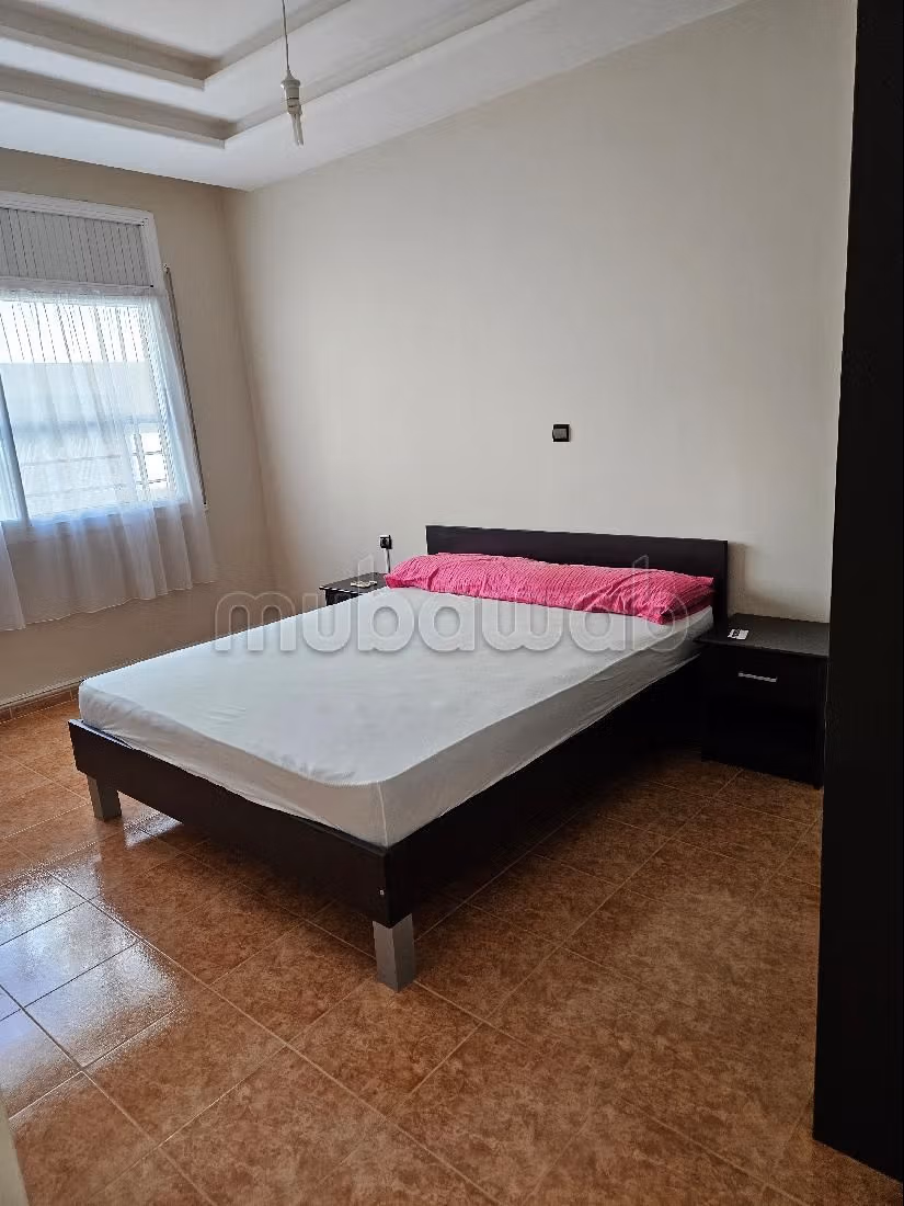 فيلا جميلة للبيع بالسعيدية.8 غرف جميلة. باب متين ومدفئة مركزية