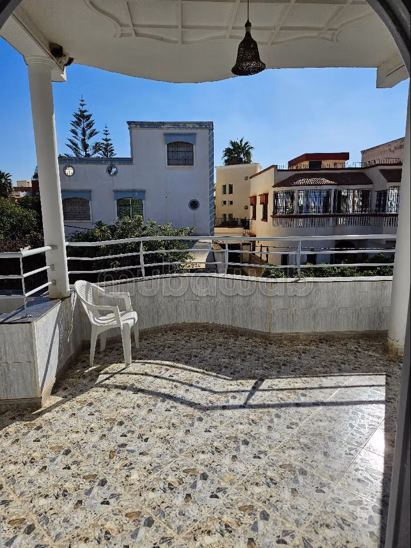 فيلا جميلة للبيع بالسعيدية.8 غرف جميلة. باب متين ومدفئة مركزية