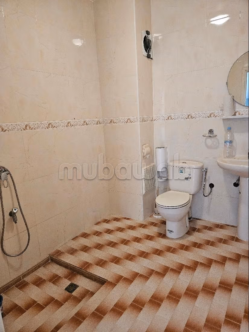 فيلا جميلة للبيع بالسعيدية.8 غرف جميلة. باب متين ومدفئة مركزية