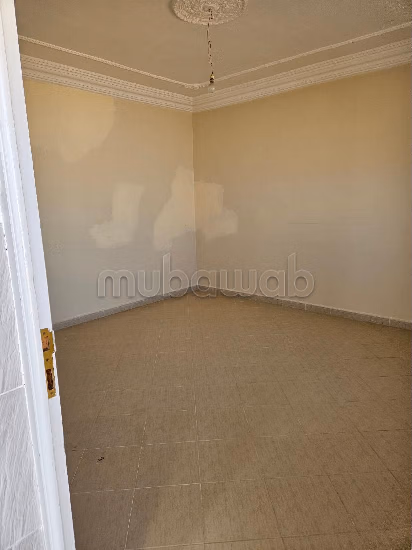 فيلا جميلة للبيع بالسعيدية.8 غرف جميلة. باب متين ومدفئة مركزية