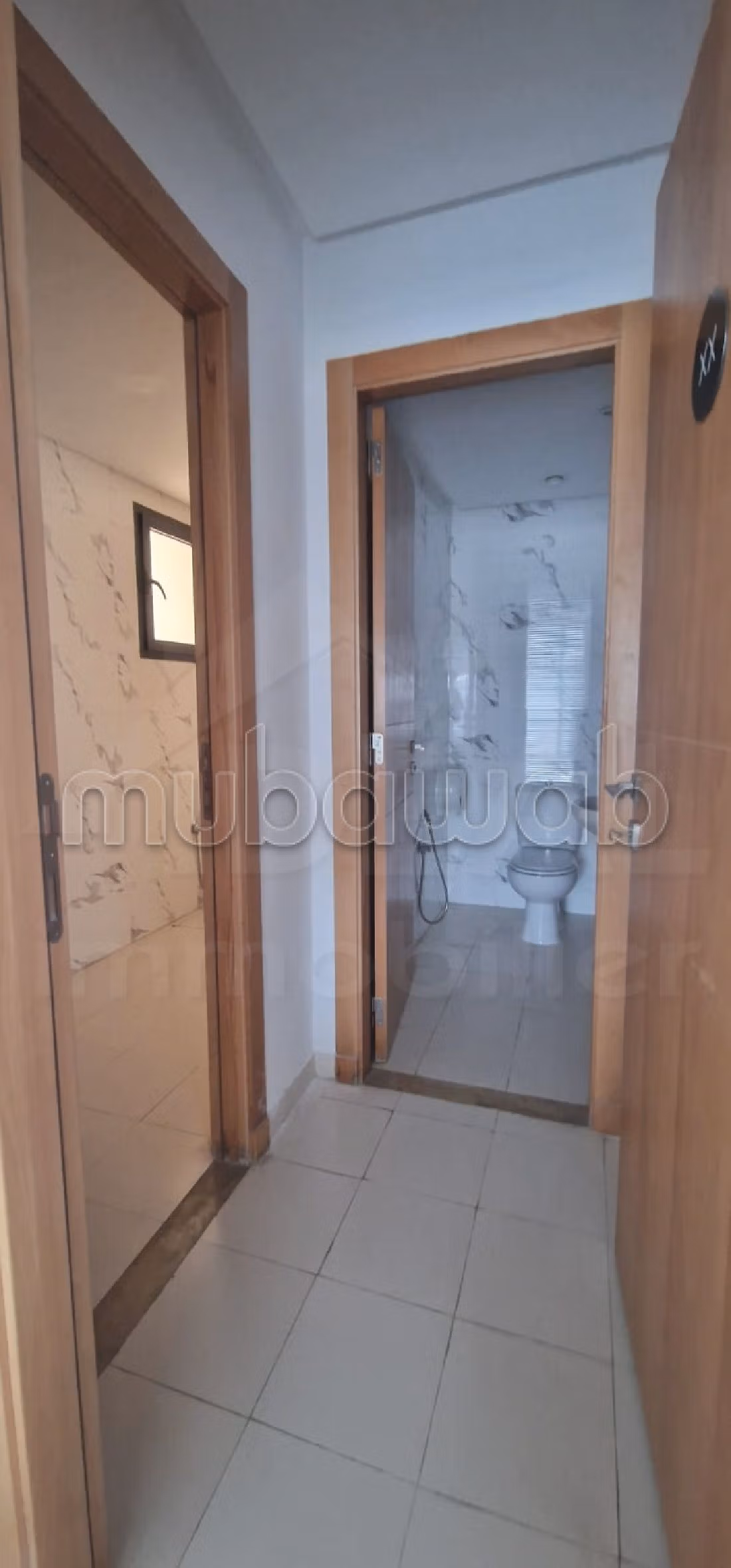 Ufficio in affitto a Les Berges Du Lac 1. Superficie totale 350 m². Servizio di concierge e condizionatore. 
