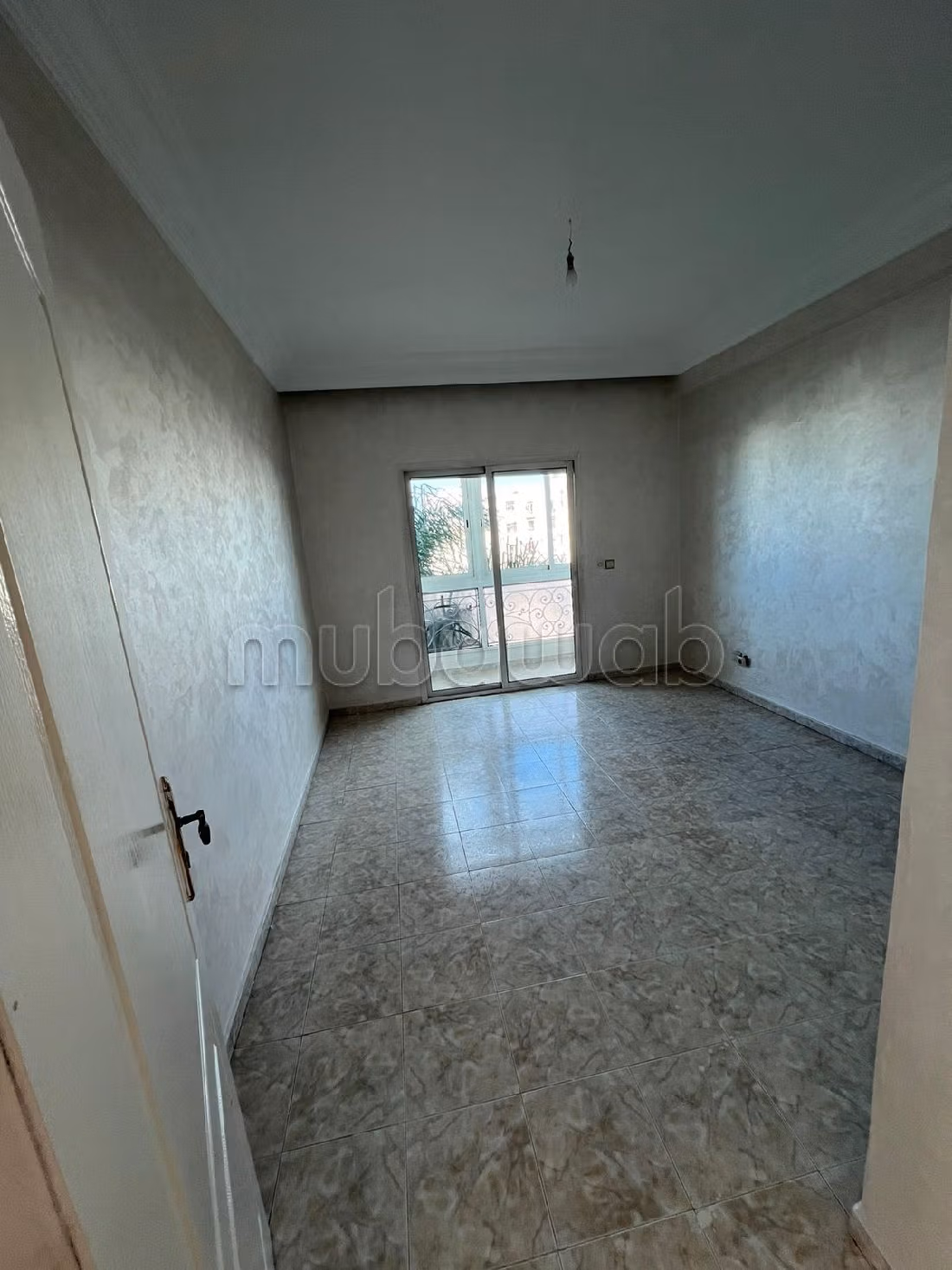 Apartment for sale in Sidi Maarouf. 3 rooms. Beautiful terrace. 