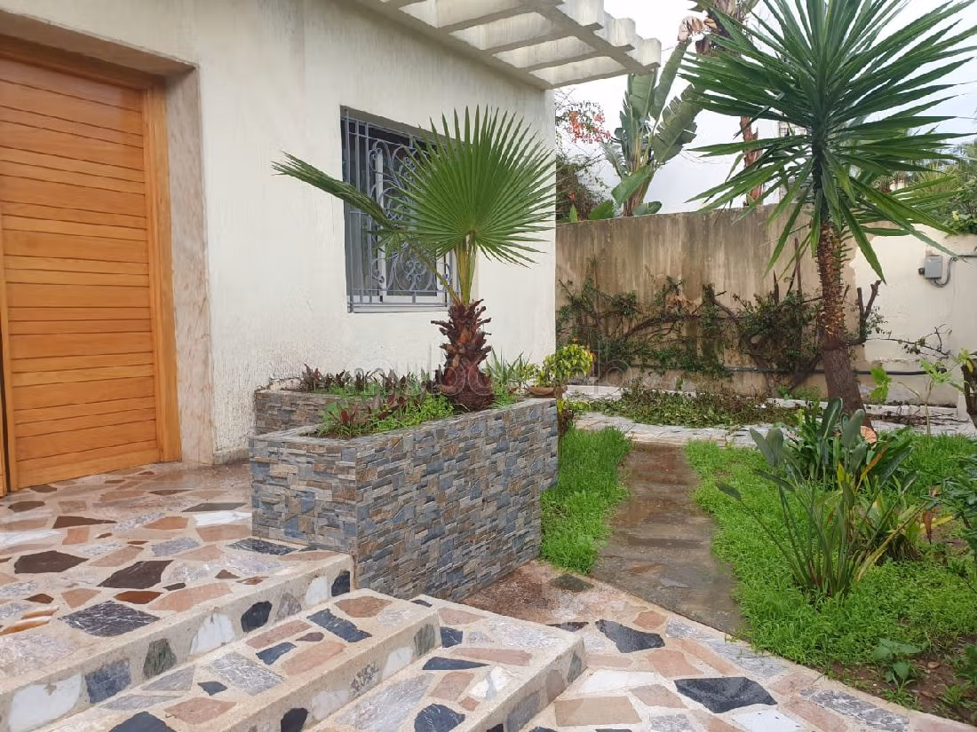 فيلا رائعة للبيع -بحي السلام -السيال. 6 قطع رائعة. حديقة وشرفة.