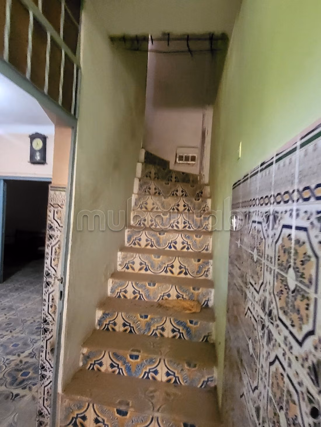 House to buy. 3 rooms. Furnished Moroccan living room. 