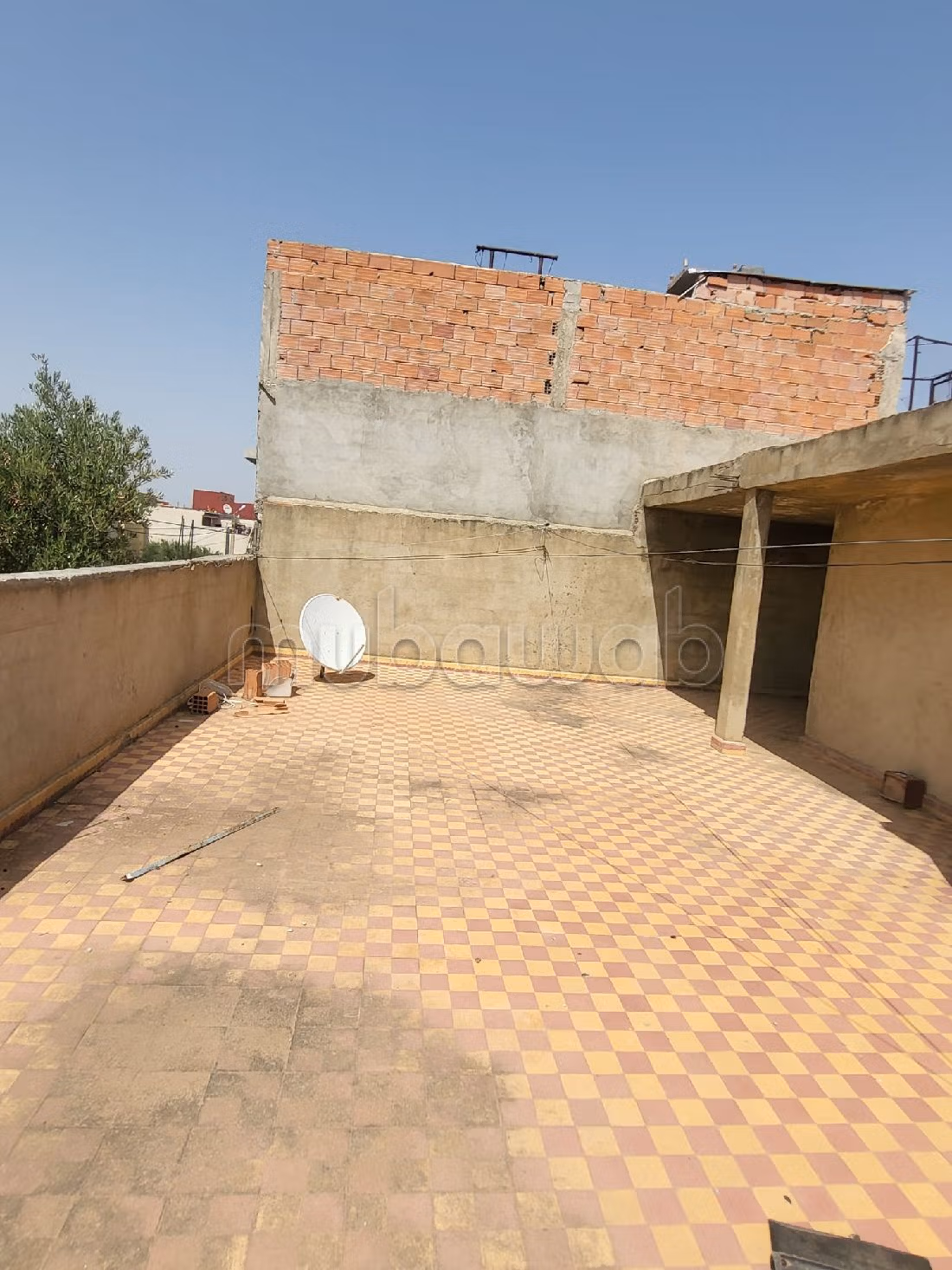 House to buy. 3 rooms. Furnished Moroccan living room. 