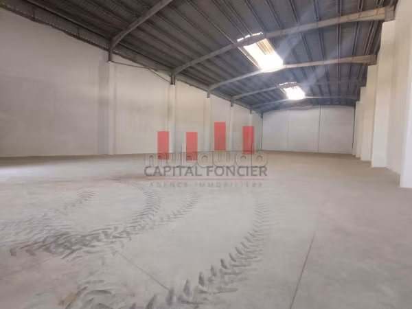 Offices & shops to rent in Lissasfa. Dimension 1500 m²